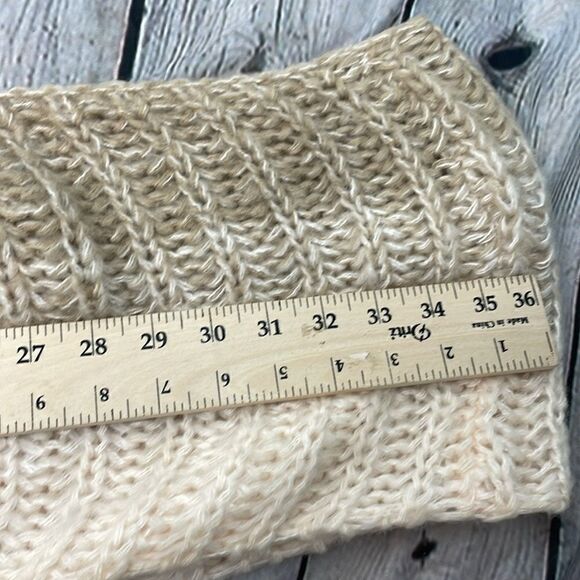 Scarf Chunky Knit Neutral colors infinity warm soft cozy - Picture 6 of 9